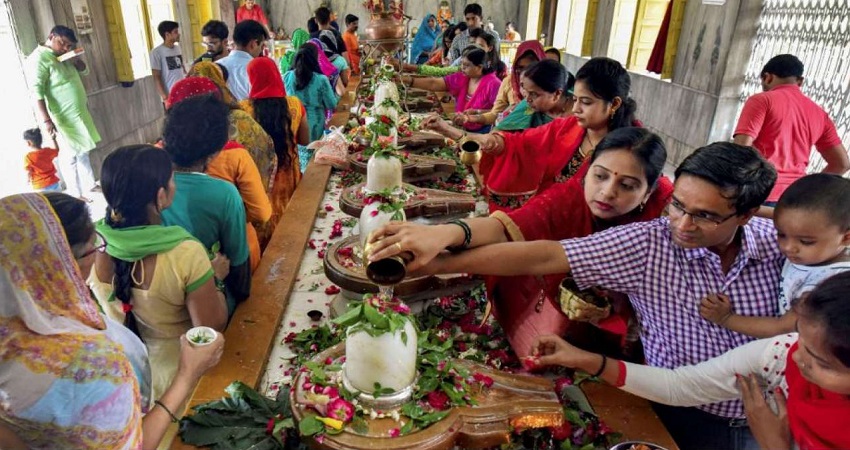 जलाभिषेक नहीं सिर्फ मंदिरों में होगा रुद्राभिषेक, सोशल डिस्टेंस के साथ होंगे भोलेबाबा के दर्शन जलाभिषेक नहीं सिर्फ मंदिरों में होगा रुद्राभिषेक, सोशल डिस्टेंस के साथ होंगे भोलेबाबा के दर्शन